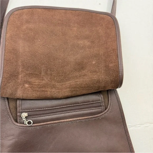 Coach Brown Leather Crossbody Bag with Minimalist Design - Picture 4 of 11